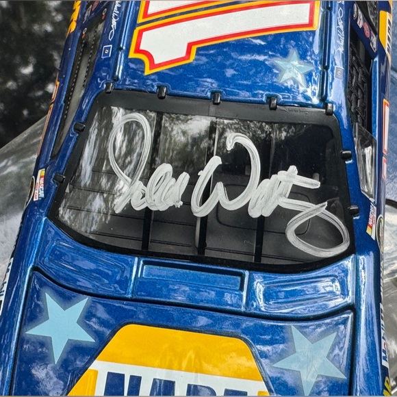 Autographed Michael Waltrip #15 - NAPA 1/24 Scale Limited Edition Stock Car. - Picture 3 of 9